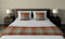 McAlister Textiles Heritage | Set Bettläufer + 2 Stück Kissenbezug im Tartan-Muster kariert in Terracotta Orange | Schottenkaro Set für Doppelbett Überwurf Kissen
