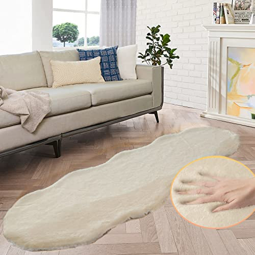 ORINOVA Teppich Schlafzimmer Flauschig Beige 60x180 cm Fellteppich Kunstfell Teppich Weich Wohnzimmer Waschbar Gegend Fellform