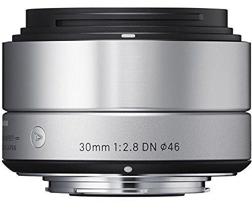 Sigma 30mm F2,8 DN Art Objektiv (46mm Filtergewinde) für Micro Four Thirds Objektivbajonett silber