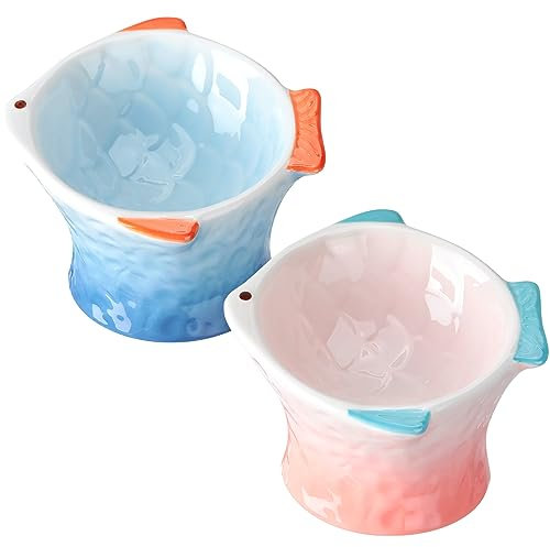 Tioncy 2 cuencos de cerámica para gatos elevados con forma de pez en forma de pez, cuenco inclinado y poco profundo para gatos, plato antideslizante y pesado para bigotes y vómitos (azul, rosa)