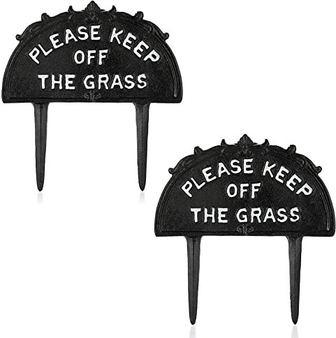 SUMTree Grass Warning Sign 2 PCs - Keep Off Garden, Retro Style Decorative Cast Iron Stay Off Lawn Sign for Yard, Park, Themed Restaurants, Farmhouse - Black