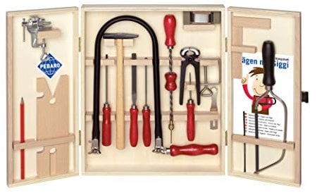 Pebaro 401S Öko-Laubsägeschrank, 24 Teile, komplettes Set im Holzschrank ohne Kunststoff, Stahlwerkzeuge, Laubsägebogen made in Germany, Basteln mit Holz, Laubsägen, Bastelset, Geschenkidee für Kinder, 60 x 30 cm