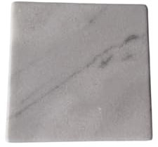 Lot de 4 sous-verres en marbre blanc de Carrara 10 x 10 cm – élégants carrés naturels pour verres et tasses – Anti-rayures et anti-taches – Meuble de table moderne – Fabriqué à la main en Italie