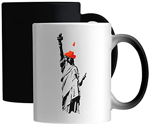 Lady Liberty with A Cone on Her Head Tasse Magique en céramique Blanc