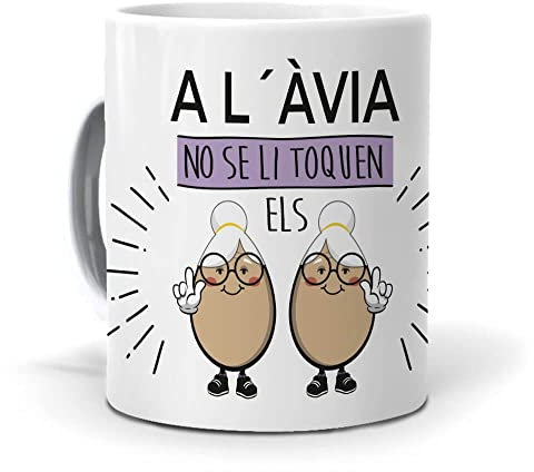 mundohuevo Taza Personalizada Regalo Abuela (en catalán) A l´Àvia no se li toquen ELS Ous. Cerámica AAA - 350 ml.