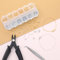 JIEYAO 1200stk Quetschperlen Set, Crimp Perlen Set Armband Verschluss Karabinerverschlüsse mit Quetschzange und Perlenschnur Kettenverschluss Biegeringe für DIY Armband Schmuckherstellung Silber Gold