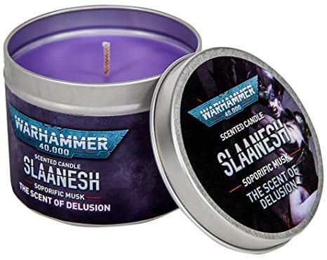 Warhammer 40.000: Slaanesh Duftkerze in Gedenkdose, perfektes Warhammer-Geschenk, 22 Stunden Brenndauer