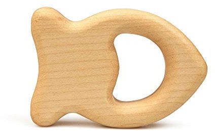 GRÜNSPECHT Edelsteinrassel Fisch, Holzrassel gefüllt mit Edelsteinsplittern, trainiert Greifsinn & Tastsinn, rasselt angenehm leise, Geschenk Spielzeug Baby (597-00)