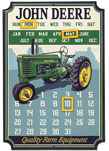 Open Road Brands John Deere Kalender – Vintage geprägtes Metallschild mit Magneten für Büro, Küche oder Männerhöhle