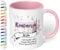 True Statements Tasse Rentnerin 2025 - Kaffeetasse mit schönem Spruch - beidseitig bedruckt - spülmaschinenfest, Rosa