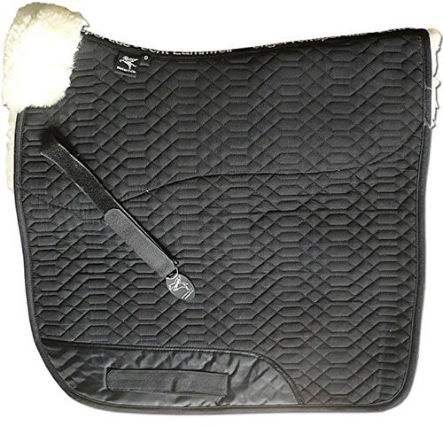 Engel Reitsport | SCHABRA1-D-CAM-CAM | Schabracke | Steppstoff | Lammfell im Sattelbereich | Half Lined | Fellkranz vorne | Dressur | Stoff Camel Fell Camel