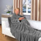 Gräfenstayn® Kuscheldecke mit Ärmeln und Fußtasche - Flauschige Decke zum anziehen - Öko-tex Standard 100 - Ärmeldecke für Damen & Herren - TV-Decke (Grau, 200x170cm)