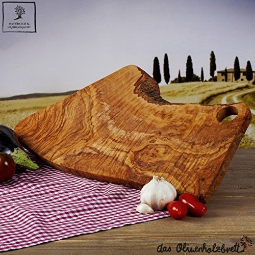 das Olivenholzbrett Schneidebrett in Naturform mit Loch ca. 45cm
