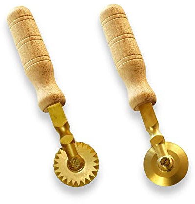 La Gondola Set de 2 Cortadores de Rueda Festoneada y Lisa | Utensilio para Pasta Fresca para Casa y Negocio | Cortapastas de Uso Fácil de Latón y Madera Natural | Cortador de Raviolis