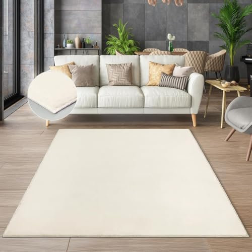 the carpet Cosy kuschelig Warmer Fellteppich, weich und elegant, waschbar und Fußbodenheizung geeignet, Öko-Tex Zertifiziert, Hellbeige, 117 x 160 cm
