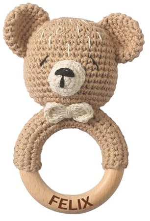 Mamimami Home Gehäkelte Babyrassel mit Namen - Individuelles gehäkeltes hölzernes Greifspielzeug Babyrassel für Jungen und Mädchen Handgemachtes Geburtsgeschenk (Bär, geschnitzt)