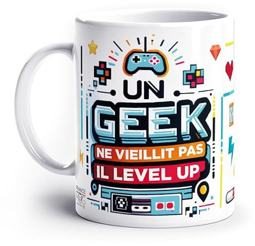 France Mug - 'Un Geek Ne Vieillit Pas il Level Up' - Café Thé Idée Cadeau Original Anniversaire Humour Jeux-Vidéo Geek Ami Collègue Famille