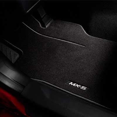 Mazda MX-5 ND Textilfußmattensatz Luxury BJ ab 2015*NEU* - Mazda Original Zubehör - Schwarz - Velours - 830 g/m² - Sauberkeit und modischer Touch - Soft Top / RF