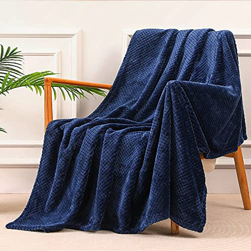 Yebeda Kuscheldecke Superweiche und Warme Fleecedecke für Sofa, Couch und Bett mit Waffel Muster, Kuschelige Angenehme Decke Wohndecke Sofadecke, 150x200 cm, Marineblau