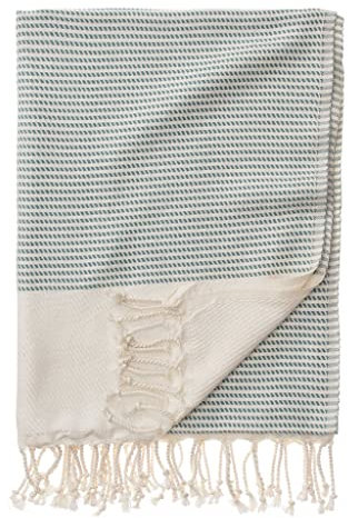 URBANARA Hamamtuch Bolu – 50% Baumwolle & 50% Bambus, Saunatuch/Strandtuch/Liegetuch mit Rautenmuster und Fransen - Grüngrau/Naturweiß