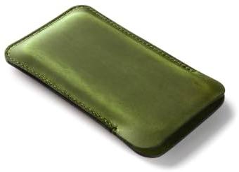 Crazy Horse Craft Handyhülle für iPhone 15, 15 Pro, Hülle aus Leder | Zwei Größen: nacktes Handy oder eines in dünnem Cover; Handytasche aus pflanzlich gegerbtem Rindsleder mit warmer Patina