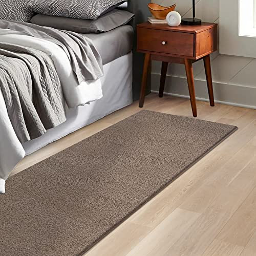 KARAT Bettvorleger Dynasty - edle Velours Bettumrandung - Teppich Läufer für Schlafzimmer Wohnzimmer - Flauschiger Teppichläufer (80 x 200 cm, Hellbraun)