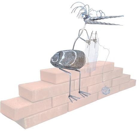 J. Tiedemann Manufaktur & Design Oma Henriette strickend. Gartenfigur Edelstahl Steinvogel mit Naturstein, wetterfest, rostfrei. Deko für Garten, Terasse, Balkon und Wohnung.