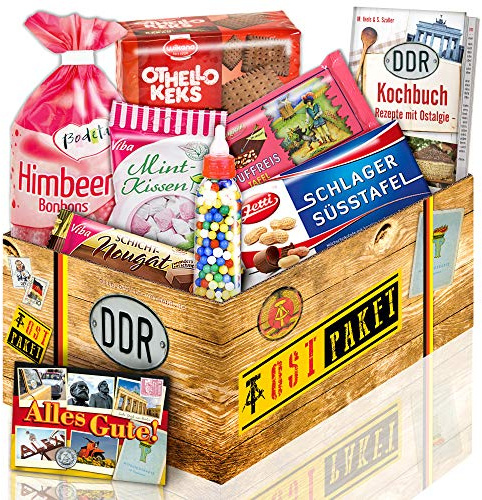 Ostalgie Süßigkeitenbox - DDR Geschenkset mit Kochbuch für Männer & Frauen | Ostpaket mit Zetti, Viba & Wikana. 40 Rezepte im A6 Buch. Idealer Präsentkorb für Geburtstag & Weihnachten.