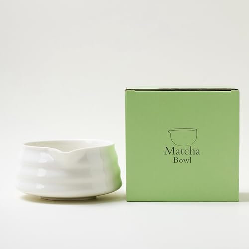 YlobdolY Bol à matcha en céramique avec bec verseur, bol traditionnel fait à la main en porcelaine émaillée solide à rayures japonaises avec coffret cadeau pour fouetter le matcha blanc vif