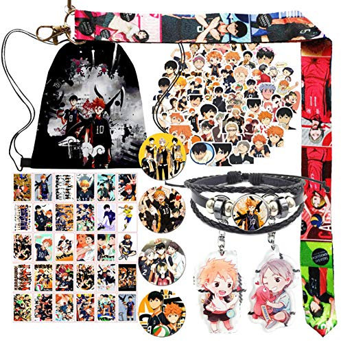 Anime Haikyuu Kordelzug-Taschen-Geschenk-Sets für Fans, inklusive Kordelzug-Rucksack, 1 Armband, 1 Schlüsselband, 2 Schlüsselanhänger, 4 Knopfnadeln, 30 Lomo-Karten, 50 Aufkleber