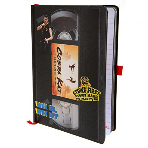 Cobra Kai Notizbuch & Sticker Set (VHS Design) A5 Premium Journal Notizbuch, Notizbuch, Schreibbuch & Notizbücher A5, tolle Cobra Kai Geschenke – Offizielles Cobra Kai Merchandise