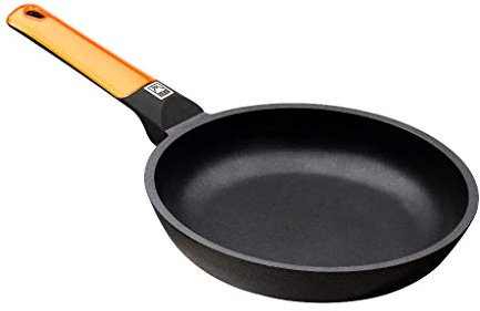 BRA Efficient Orange Sartén 28 cm, aluminio fundido con antiadherente Platinum Plus, plana, aptas para todo tipo de cocinas incluida inducción, libre de PFOA, Color Negro Y Naranja