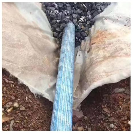Grande tubo di drenaggio flessibile per giardino e prato, tubo sotterraneo da 10 m, con tessuto non tessuto permeabile, ideale per soluzioni di drenaggio del terreno (diametro 5 cm)