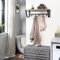 AZACA Wandgarderobe mit Aufbewahrungsregal, Stange und 5 Haken, Rahmen aus Metall, industrieller Stil, für Eingang, Flur, Schlafzimmer, Badezimmer, Wohnzimmer, Farbe: helle Eiche