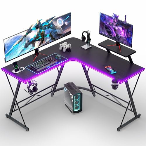 Yornoli Table de gaming en forme de L avec LED et étagère pour écran, 129 cm, bureau d'angle, avec porte-gobelet et crochet pour casque, bureau d'ordinateur en fibre de carbone, noir