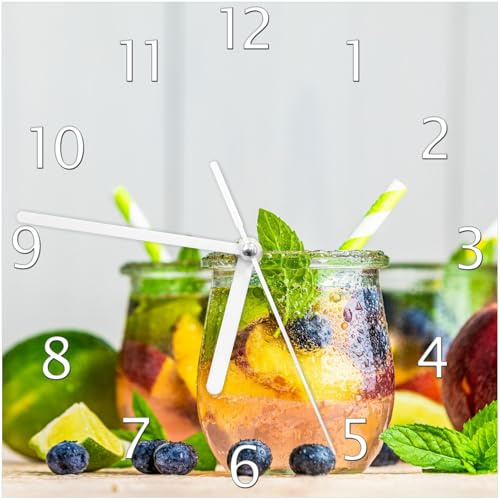 Wallario Design-Wanduhr Erfrischender Eistee mit Pfirsichen und Blaubeeren aus Glas, Motiv-Uhr Größe 20 x 20 cm, weiße Zeiger