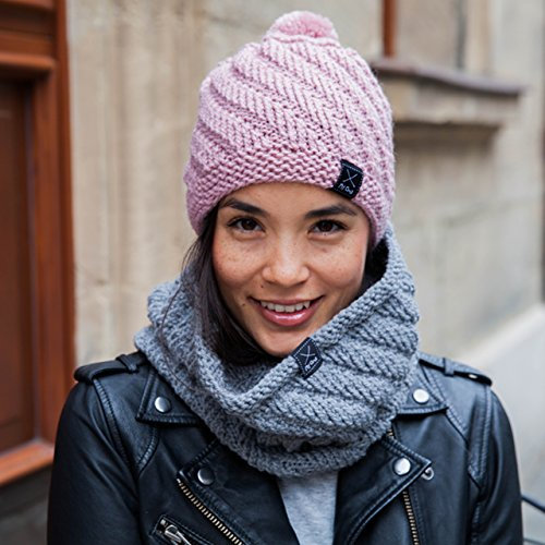 DIY Strickset Mütze und Schal - Set Wintertraum Stricken Lernen - selber Stricken Set - im Set enthalten: 5 Knäuel Merinowolle + Strickanleitung + 2 Myoma-Labels - in der Farbe Puder (Fb 3731)