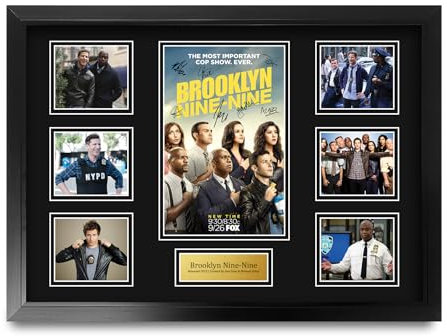 HWC Trading Brooklyn Nine-Nine Cadeaux Imprimé Signé Autographe Présentation Photo Montage Affichage pour les fans d’émissions de télévision - A2 Encadré