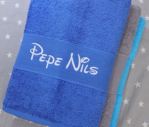 BotoHome ★ Duschtuch 70x140 mit Namen mit Aufhänger ★ Handtuch 50x100 mit Namen Bestickt ★ 500 g/m2 ★ 100% Baumwolle ★ SUPER QUALITÄT ★ Geschenk ★ (Blau, 100 x 150 cm)