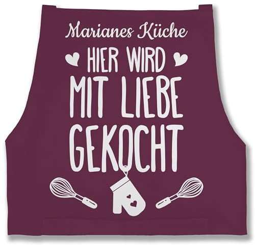 Schürze - Kochschürze - Hier wird mit Liebe gekocht mit Name I Geschenk Kochen - 85x69 - Aubergine - personalisierte küchenschürze damen kochschuerze dame küche sprüche kochschürzen