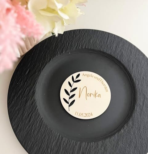 NoriKids Platzkarten Hochzeit & Jubiläum | Tischkarten als Untersetzer aus Holz | mit Namen der Gäste & des Brautpaares | Motiv Blätterdesign | personalisierte Gastgeschenke