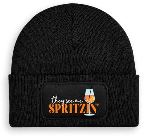They See me spritzin' - Beanie | Strickmütze | Wollmütze | Beanie mit Druck | lustige Sprüche | Apres-Ski | Winter | Schwarz