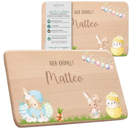 KIDSMOOD - Oster-Frühstücksbrettchen mit Namen | Hier Krümelt Schneidebrett Holz mit Osterhase-Motiv – Personalisierte Oster-Geschenk für Kinder | Holzbrettchen für Osterdeko [22x14 cm]