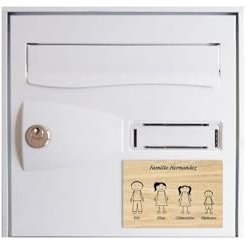 Plaque de maison Family personnalisée avec 4 membres pour boite aux lettres - Format 12x8 cm - Effet bois clair