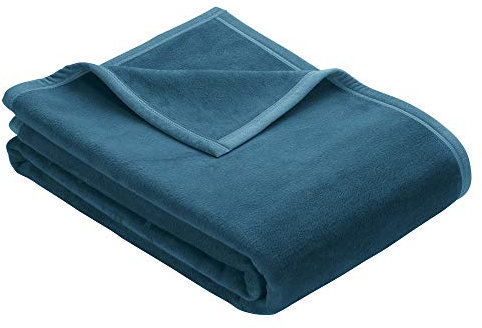 Ibena Berlin Wolldecke 150x200 cm - Premium Kuscheldecke Petrol, hochwertige Markenqualität aus pflegeleichter Baumwollmischung mit eingenähtem Kunstlederpatch