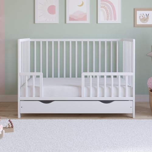 Love For Sleep ASHER Lettino per Neonati 120x60 cm con Materasso in Schiuma di Microfibra Trapuntata – Lettino in Legno Convertibile in Letto per Bambini con Ampio Bianco