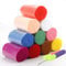 Rybtd 10 Stück Knüpfwolle für Teppich Bunt Schurwolle, 10 Farben Knüpfgarn, Häkelgarn, Wollstickgarn mit 2 × 16cm Knüpfnadel für Knüpfteppich Kissen Häkeln Basteln Heimtextilien