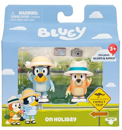 Bluey Figuren-Set mit 2 Stück - Im Urlaub, Figuren von 6,3 cm mit Zubehör, Kinder können ihre Lieblingsmomente der Episode nachstellen, die Figuren haben abnehmbare Hüte