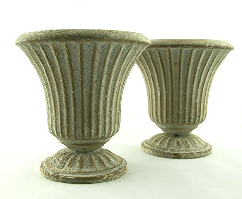 Shophaus24 Kleine Metall Deko Pokale im 2er Set im Vintage Look. Höhe 9cm. 2 Stück