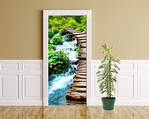 Bilderdepot24 Türtapete Brücke über einen Fluss 90 x 200 cm - einteilig Türaufkleber Türfolie Türposter - Landschaft grün Wald Natur